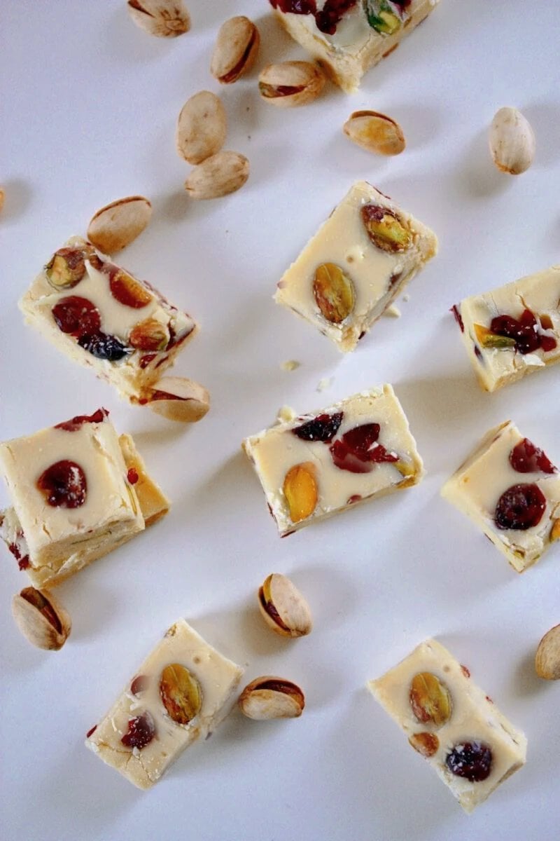 eierlikör fudge mit cranberries und pistazien 