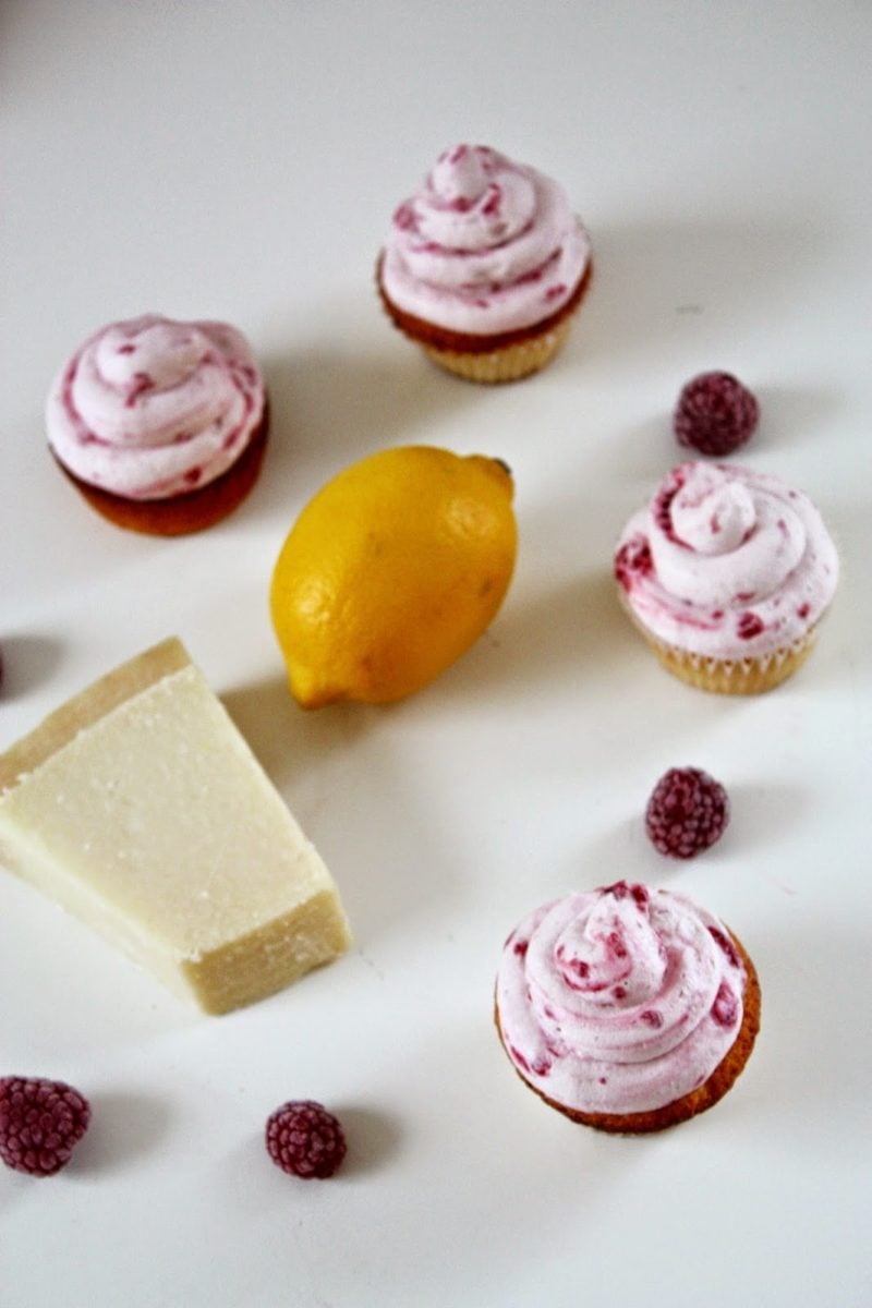 Lemon Sour Cream Cupcakes Himbeer Sahne Topping