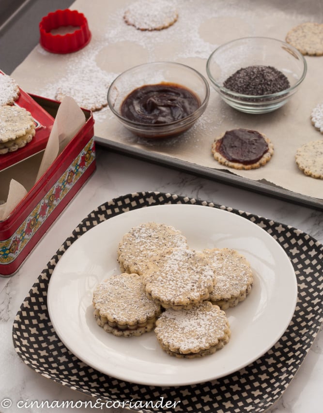 Mohn Marzipan Kekse mit Zwetschgenmus - ein besonderes Weihnachtsplätzchenrezept