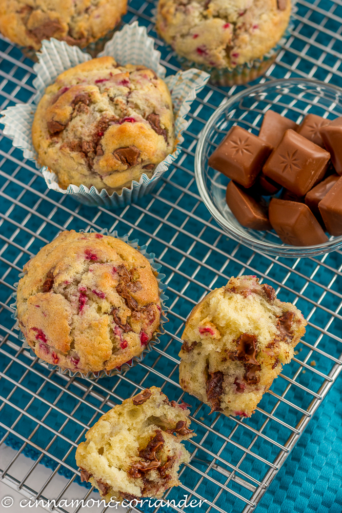 Easy Raspberry Muffins with Hazelnut Chocolate and Advocaat Liquor 