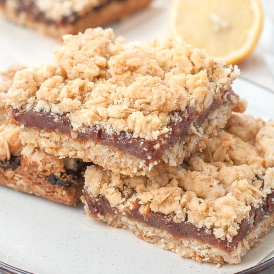 Date Squares – Traditional Canadian Recipe for Date Bars