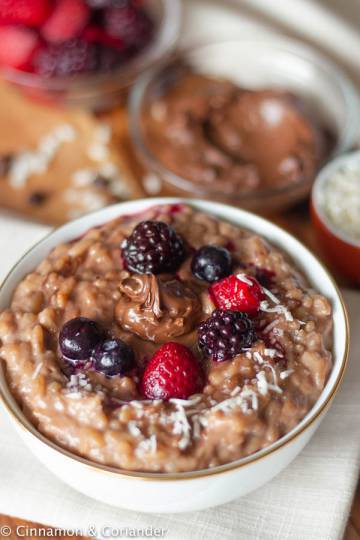 a bowl of Instant Pot Rice Pudding with Nutella und Berries