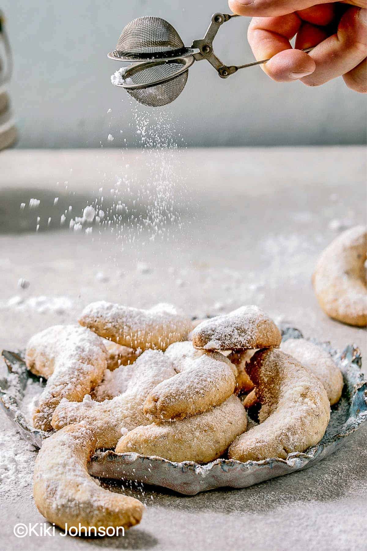 vegan vanillekipferl cookies dusted with icing sugar