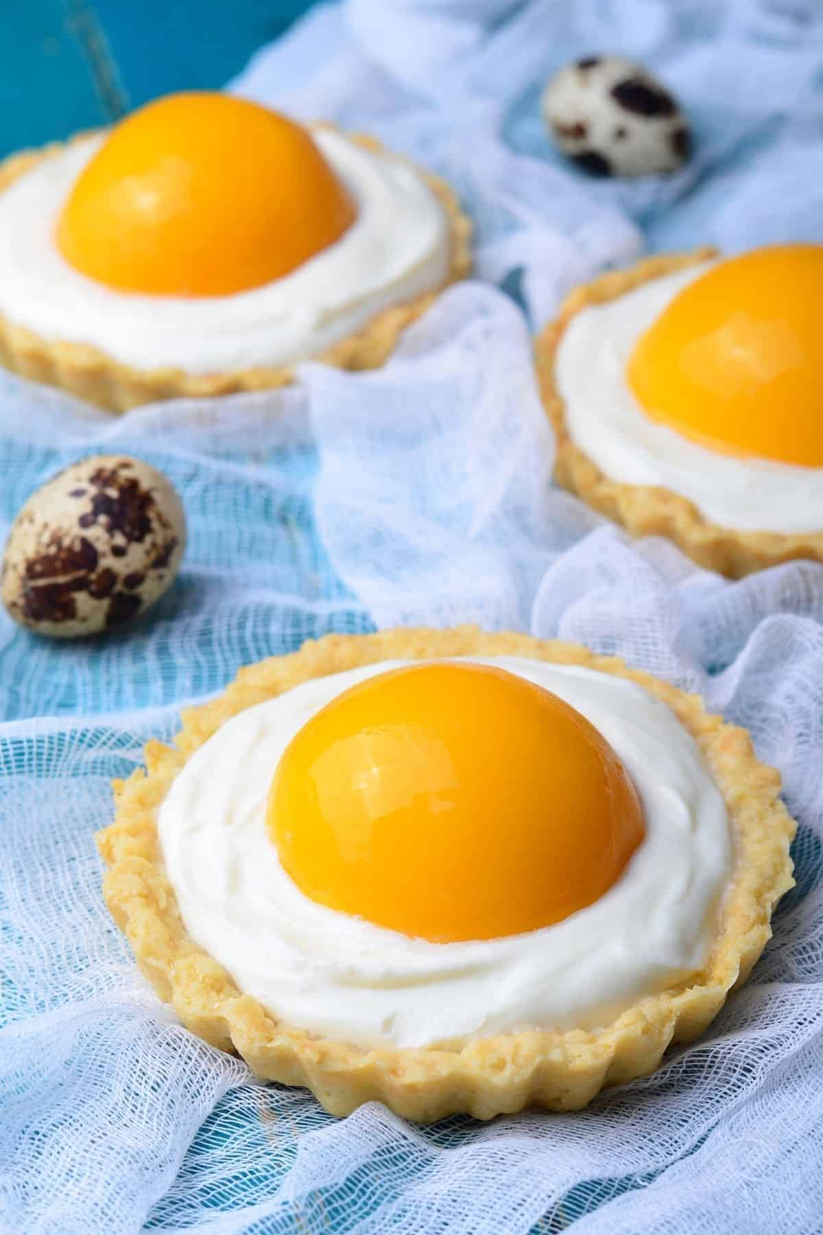 German sunny side up tartles filled with halved canned apricots