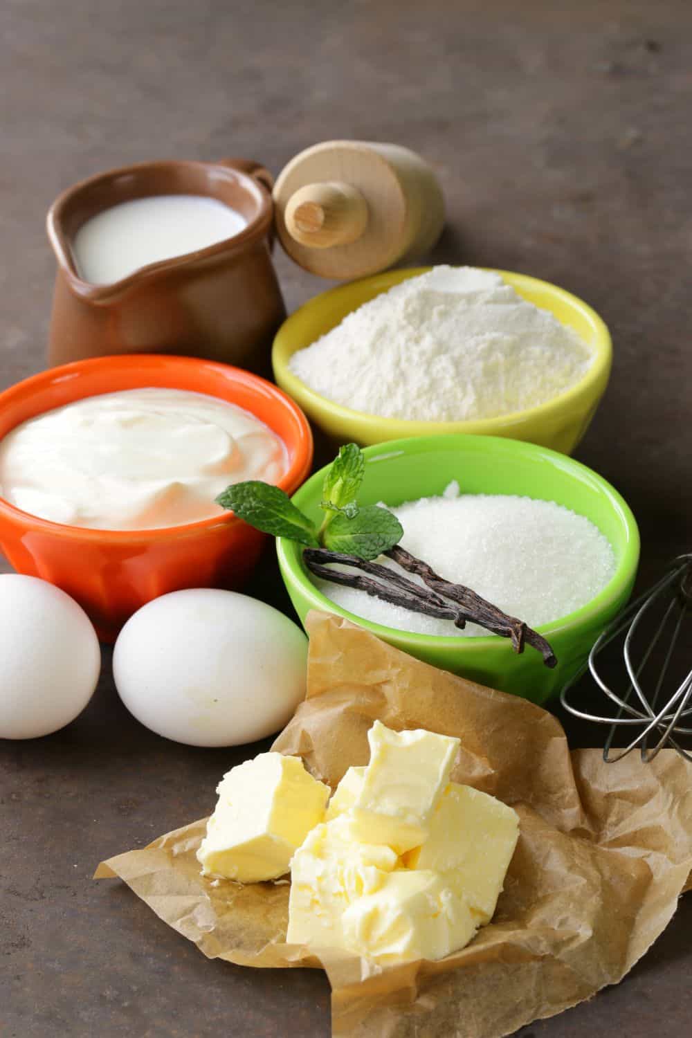 Backzutaten für Weihnachten: Butter, echte Vanille, Eier und Zucker 