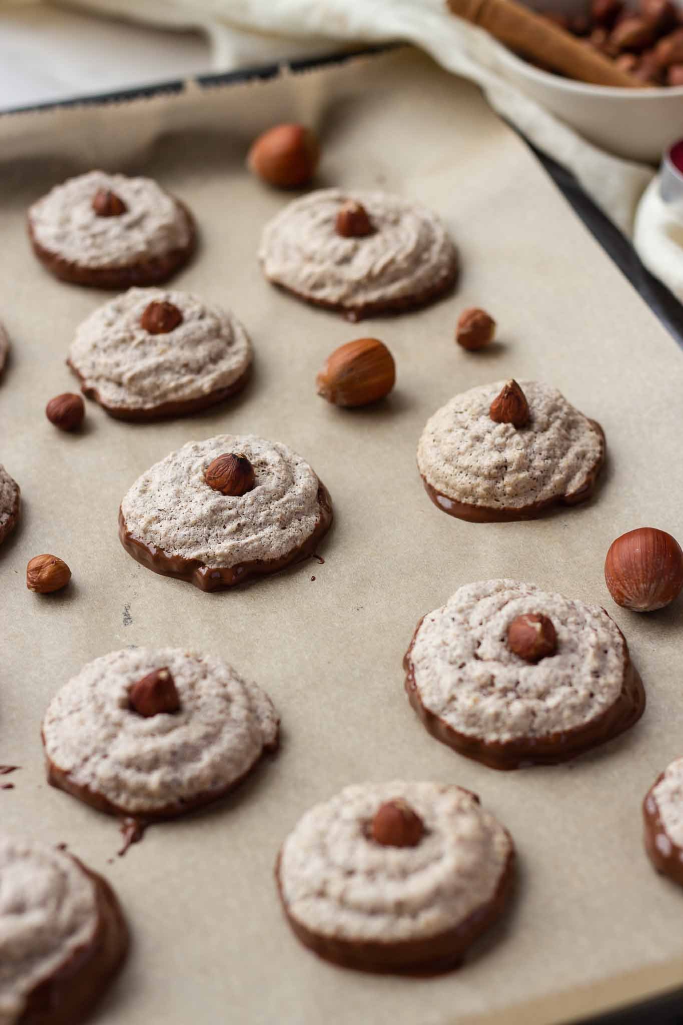 a baking sheet with freshly baked german hazelnut christmas cookies.