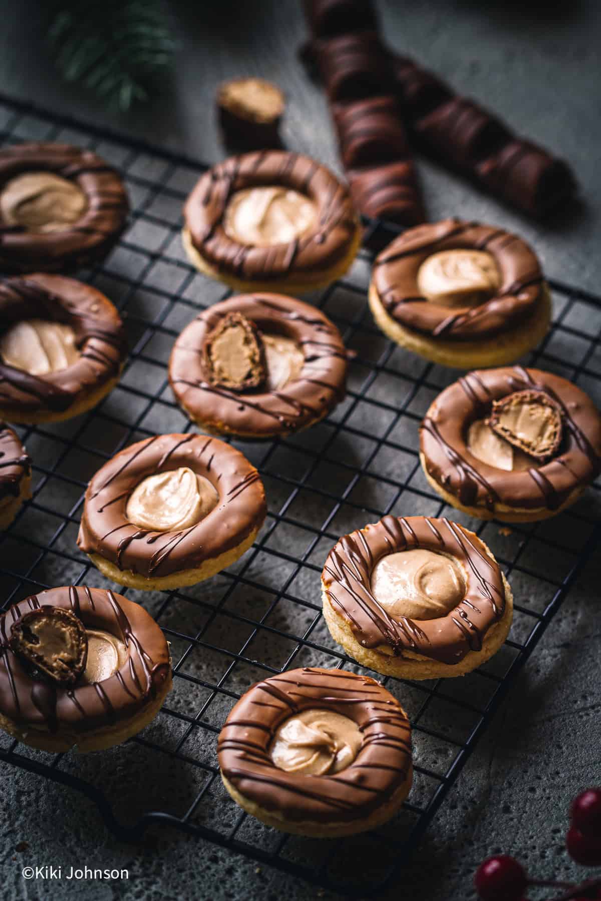 a rack with hazelnut spread filled sandwich cookies