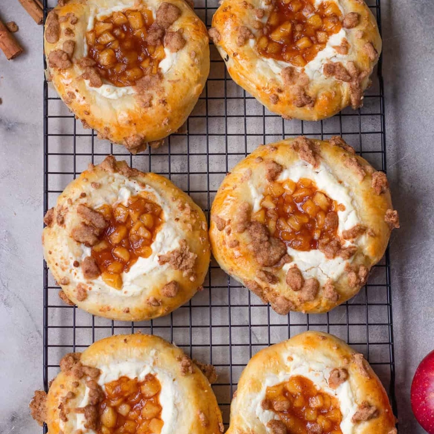 Apfel Käsekuchen Hefeteilchen mit Apfel Zimt Füllung & Streuseln